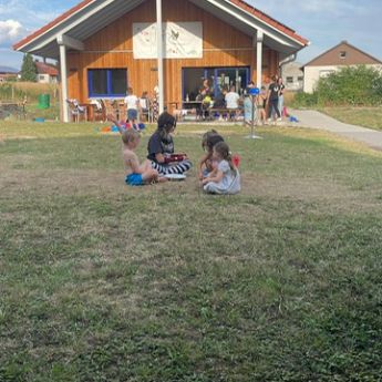 Strahlender Sonnenschein beim Abschlussfest