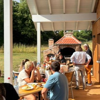 Fröhliches Beisammensein beim Abschlussfest