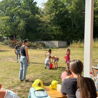 Das Gelände am Jugendhaus lädt zum Feiern ein