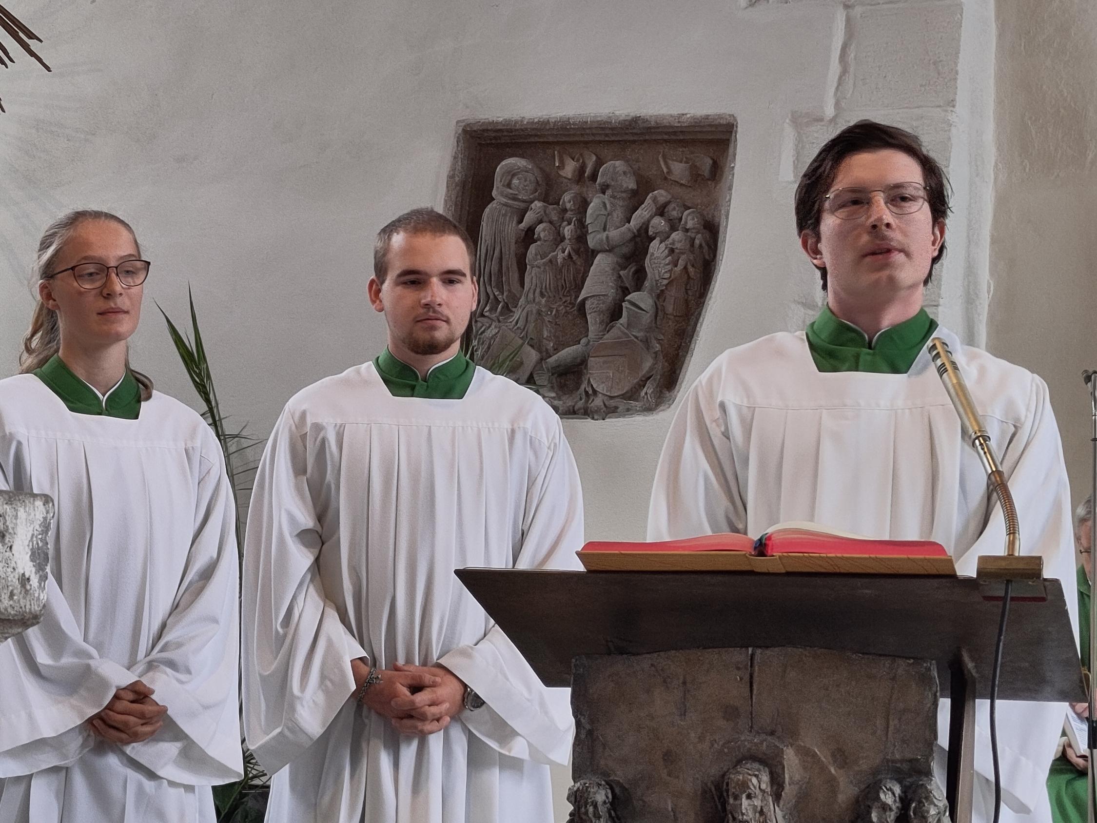 Aktiv im Gottesdienst in St. Johannis: Lukas Birkmeier stellt am Ambo die Arbeit des BDKJ-Regionalverband Ansbach vor