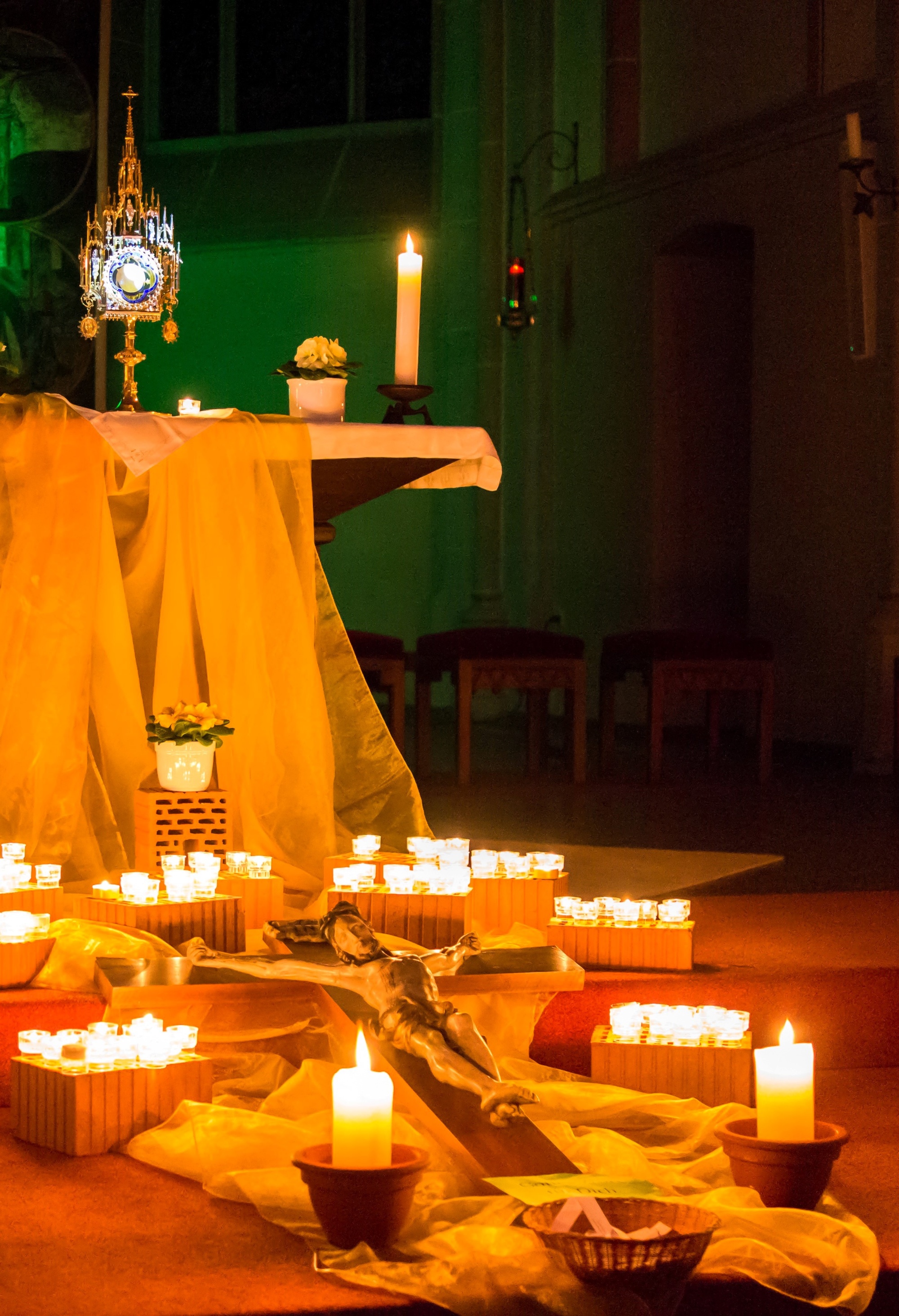 Besinnung und gemeinsames Gebet bei der Taizé-Andacht