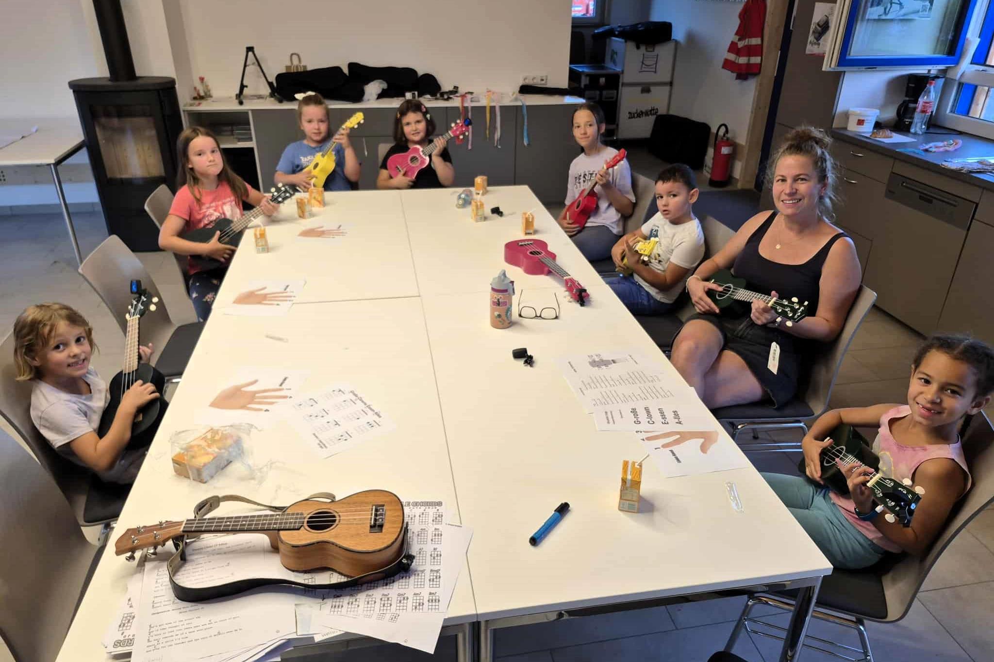 Ukulele-Kurs der Kindergruppe Rothenburg