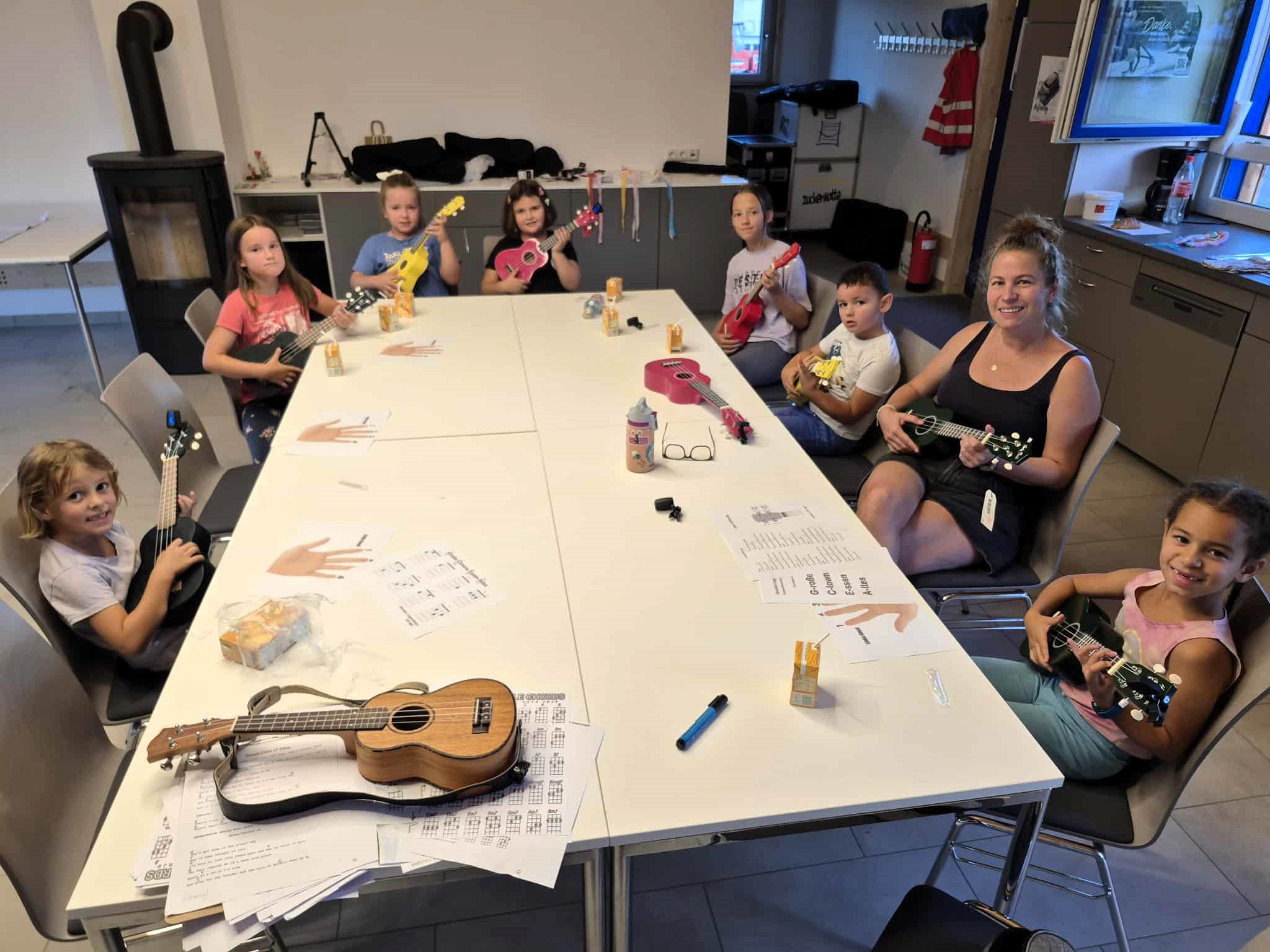 Ukulele-Kurs der Kindergruppe Rothenburg