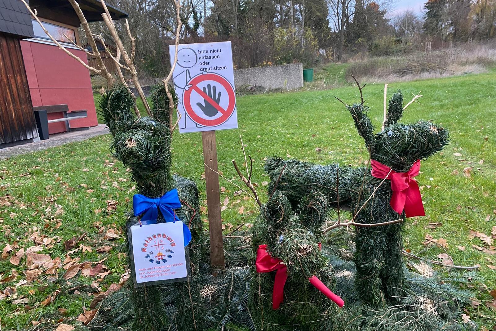 Rehe aus Tannenzweigen, ein Hingucker zur Weihnachtszeit