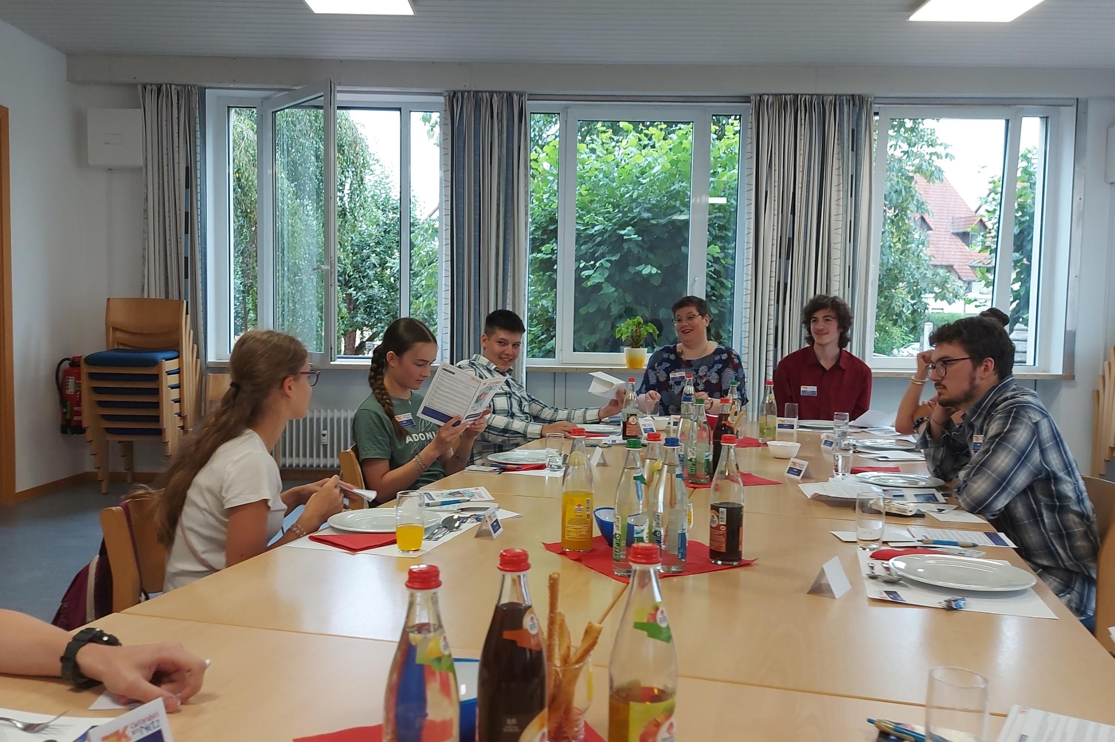 alle sind verdächtig beim Krimidinner