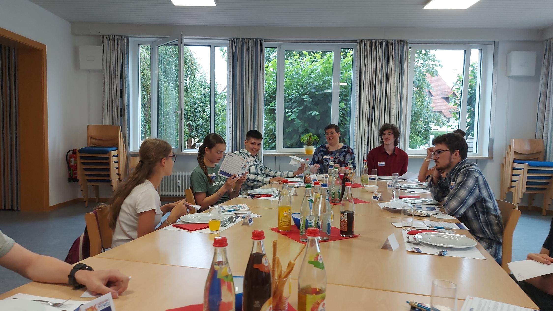 alle sind verdächtig beim Krimidinner
