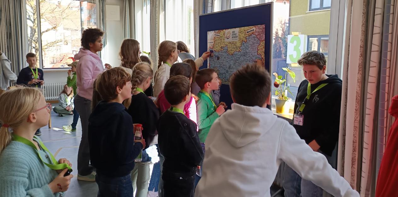 Einordnen der 10 Kirchen des Seelsorgebereichs Oberer Aischgrund in die Karte