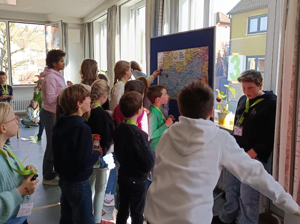 Einordnen der 10 Kirchen des Seelsorgebereichs Oberer Aischgrund in die Karte