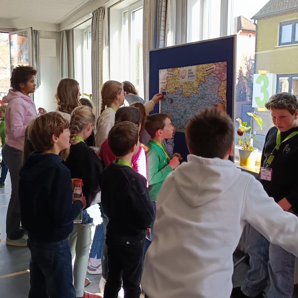 Einordnen der 10 Kirchen des Seelsorgebereichs Oberer Aischgrund in die Karte