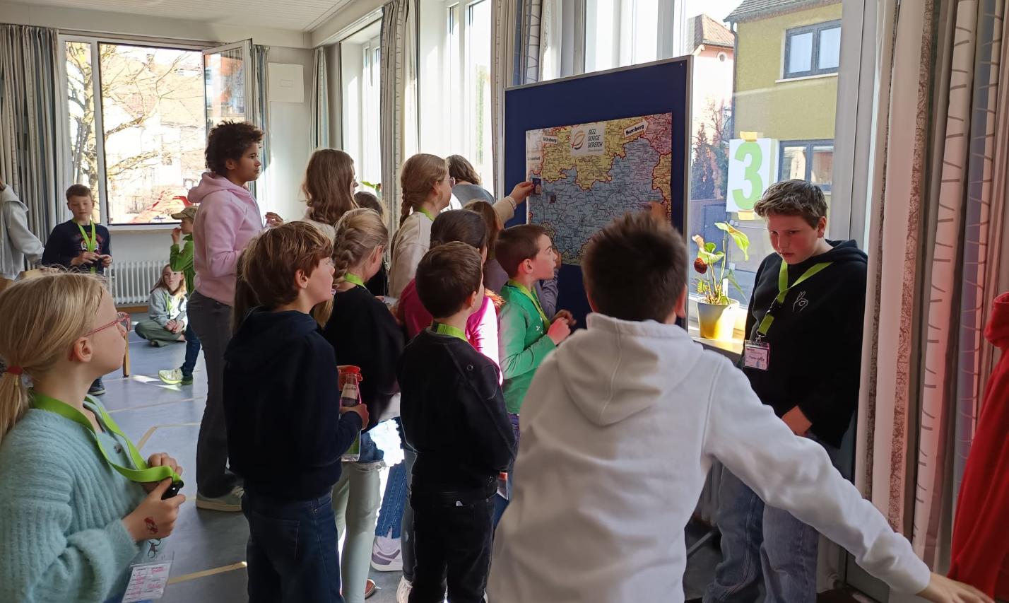 Einordnen der 10 Kirchen des Seelsorgebereichs Oberer Aischgrund in die Karte