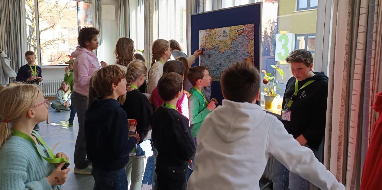 Einordnen der 10 Kirchen des Seelsorgebereichs Oberer Aischgrund in die Karte