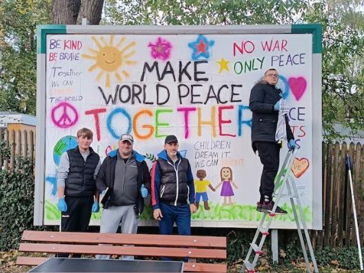 Tatkräftige Unterstützung bei der Plakatwandaktion