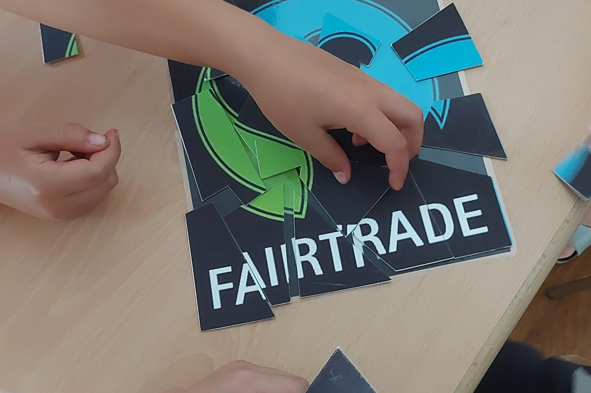 Fairtrade-Logo puzzeln