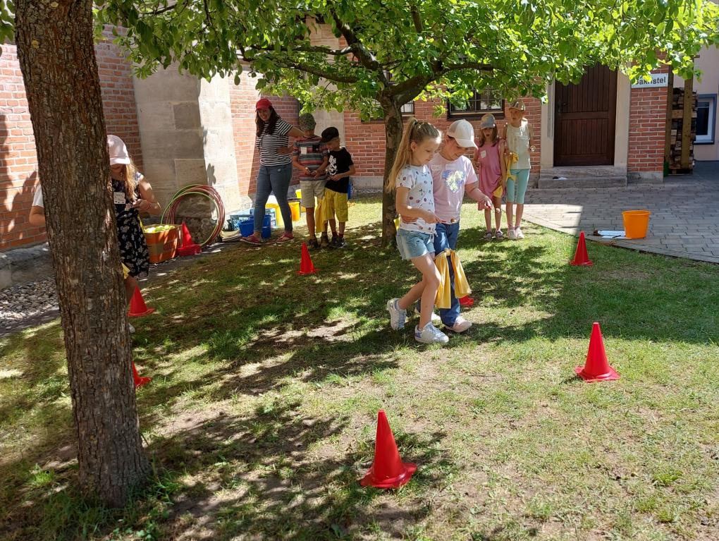Team-Parcours im Pfarrgarten