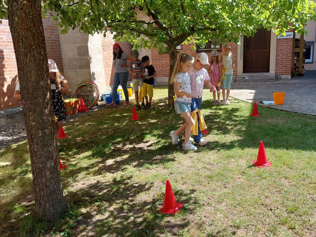 Team-Parcours im Pfarrgarten