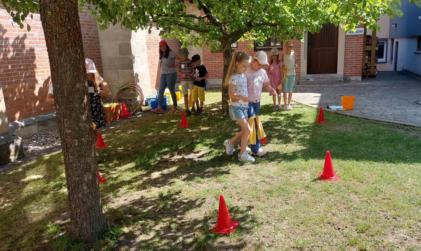 Team-Parcours im Pfarrgarten