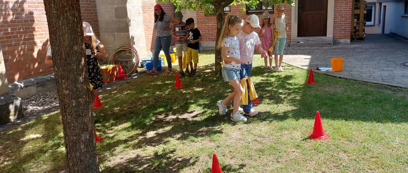 Team-Parcours im Pfarrgarten