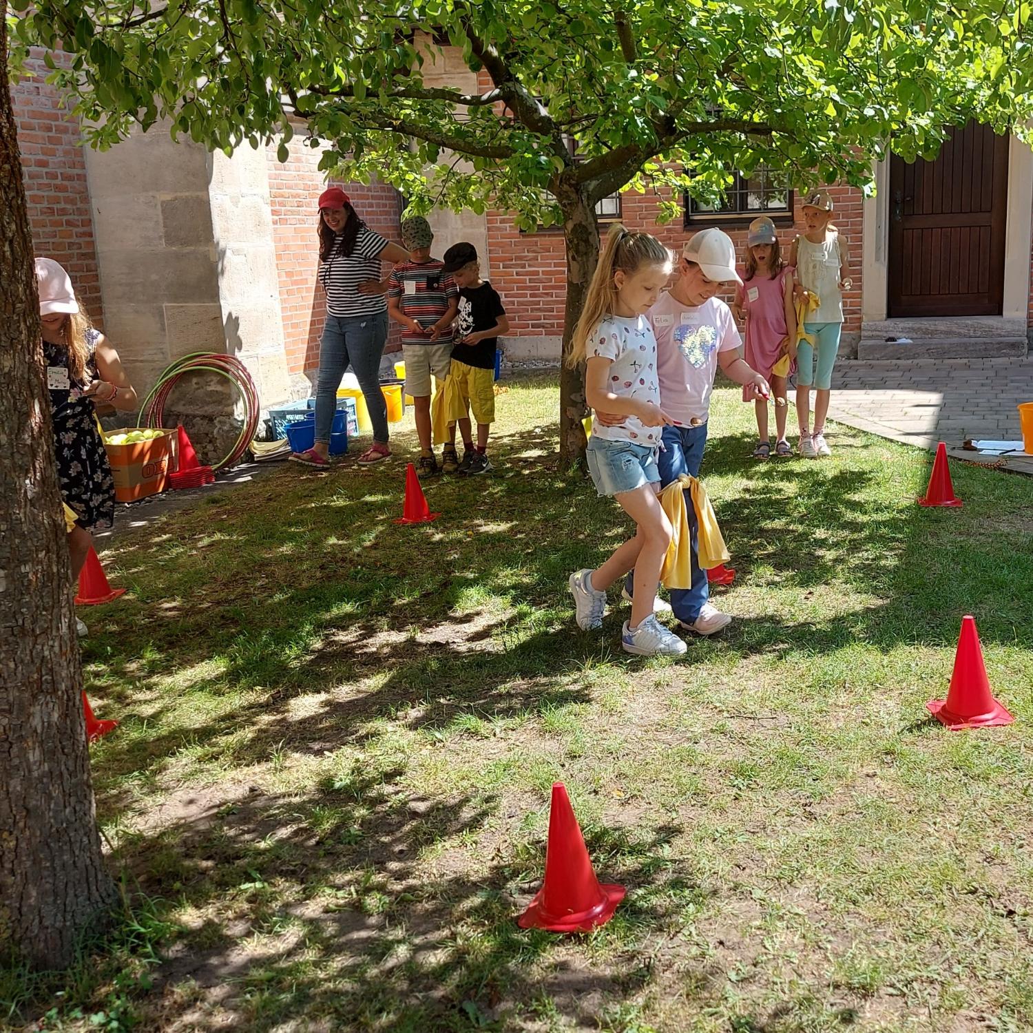 Team-Parcours im Pfarrgarten