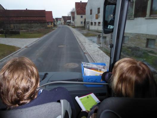 BUS(S)-GOTTESDIENST - ein Blick aus dem fahrenden Bus